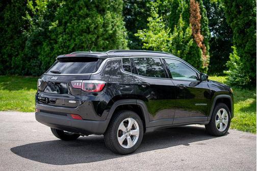 Diamond Black Crystal Pearlcoat 2018 Jeep Compass Latitude