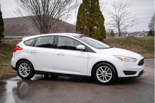 Oxford White 2018 Ford Focus SE