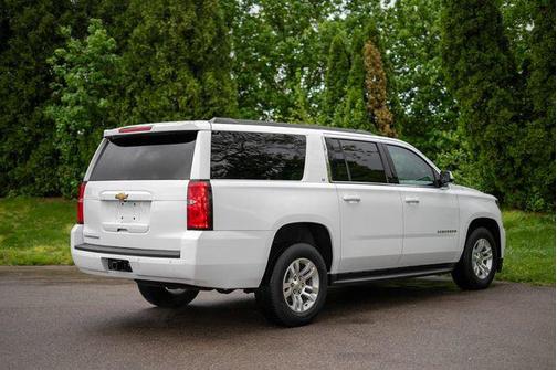 Summit White 2018 Chevrolet Suburban LT