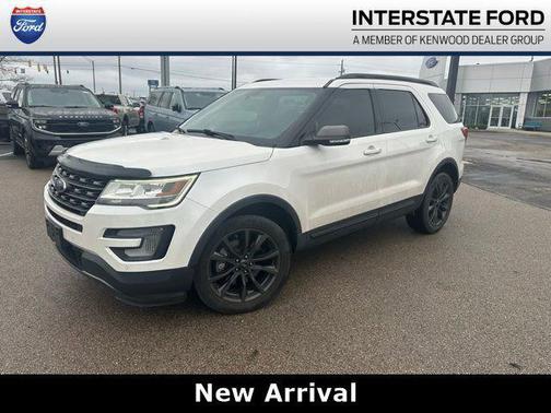 White Platinum Metallic Tri-Coat 2017 Ford Explorer XLT