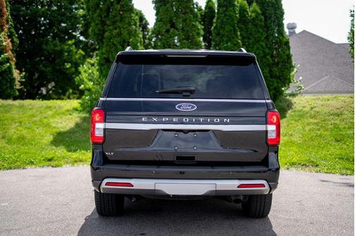 Agate Black Metallic 2024 Ford Expedition XLT