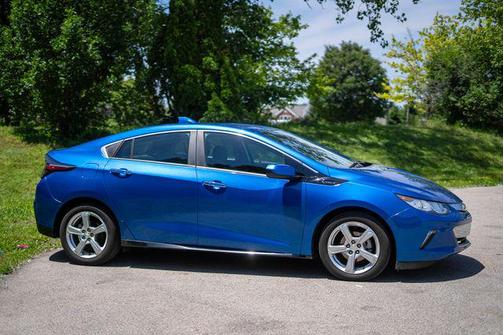 Kinetic Blue Metallic 2017 Chevrolet Volt LT