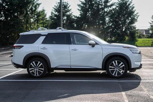 2023 Nissan Pathfinder Platinum 4WD
