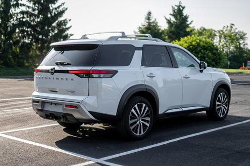 2023 Nissan Pathfinder Platinum 4WD