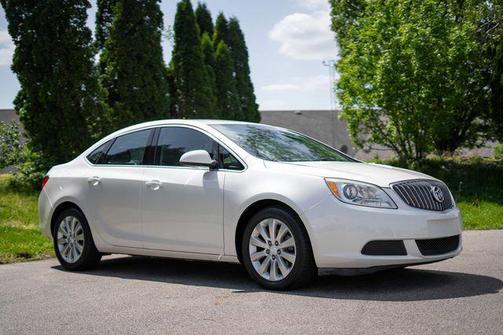 White Diamond Tricoat 2016 Buick Verano Base