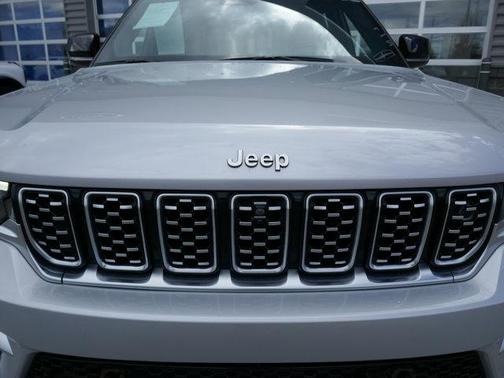 2022 Jeep Grand Cherokee Summit