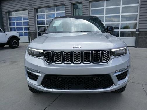 2022 Jeep Grand Cherokee Summit