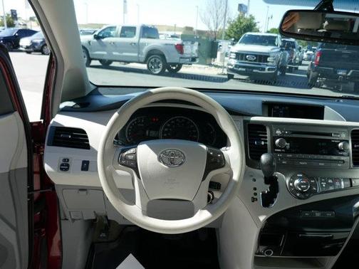2014 Toyota Sienna LE