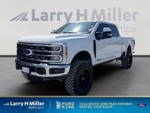 Oxford White 2023 Ford F-350 Lariat Super Duty
