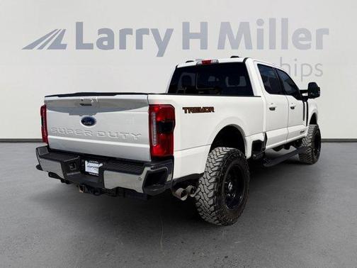 Oxford White 2023 Ford F-350 Lariat Super Duty