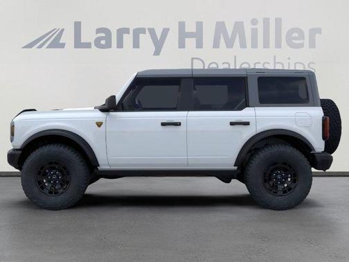 Oxford White 2026 Ford Bronco Badlands