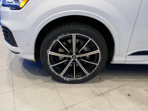 2022 Audi Q7 55 Premium Plus