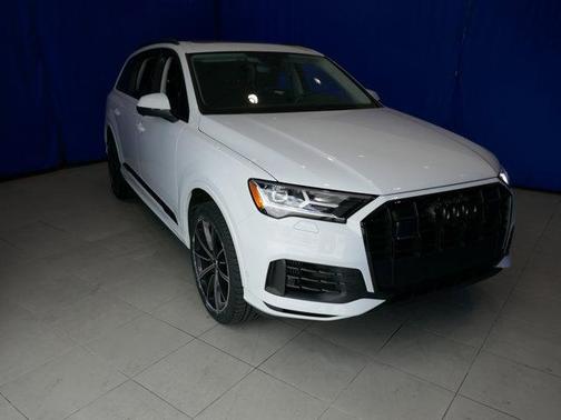 2022 Audi Q7 55 Premium Plus