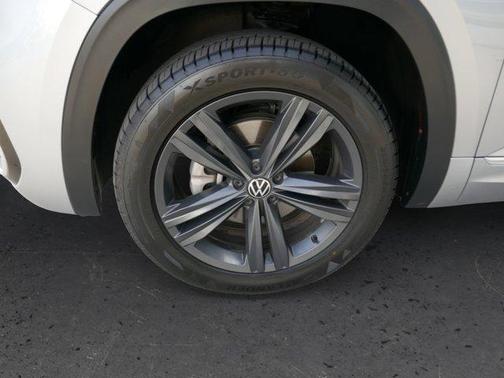 2021 Volkswagen Atlas 3.6 SE w/ Technology R-Line