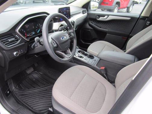Photo 2 of 20 of 2020 Ford Escape SE