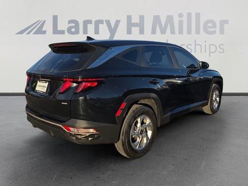 2023 Hyundai TUCSON SE