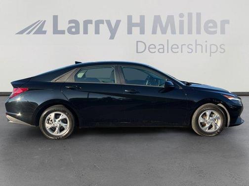 2022 Hyundai ELANTRA SE