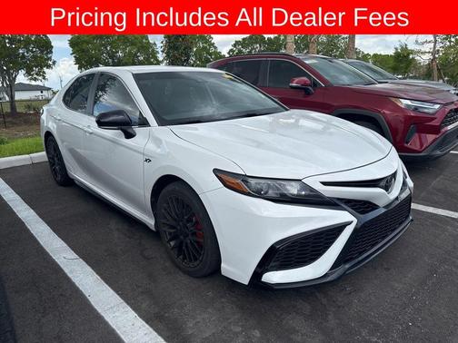 Ice Cap 2023 Toyota Camry SE