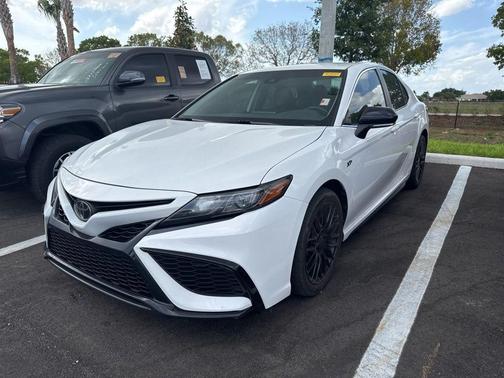 Ice Cap 2023 Toyota Camry SE