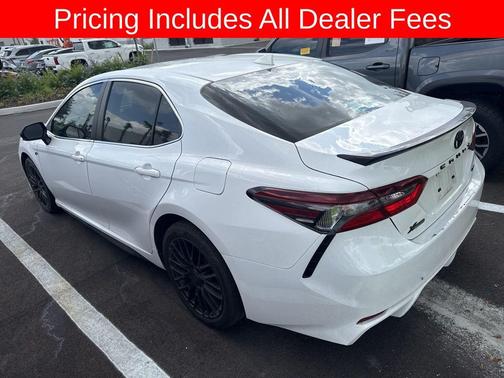 Ice Cap 2023 Toyota Camry SE