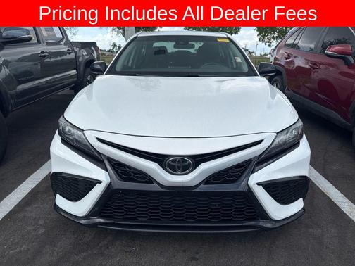 Ice Cap 2023 Toyota Camry SE