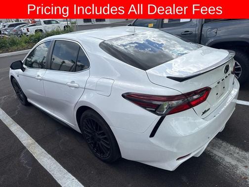 Ice Cap 2023 Toyota Camry SE