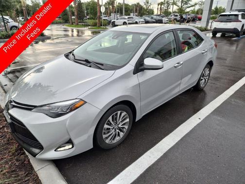 Classic Silver Metallic 2018 Toyota Corolla XLE