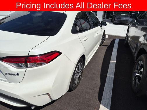 Blizzard Pearl 2021 Toyota Corolla Hybrid LE