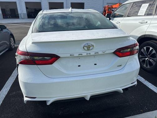 Ice Cap 2024 Toyota Camry SE