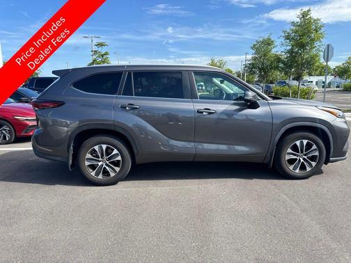 Magnetic Gray Metallic 2024 Toyota Highlander XLE