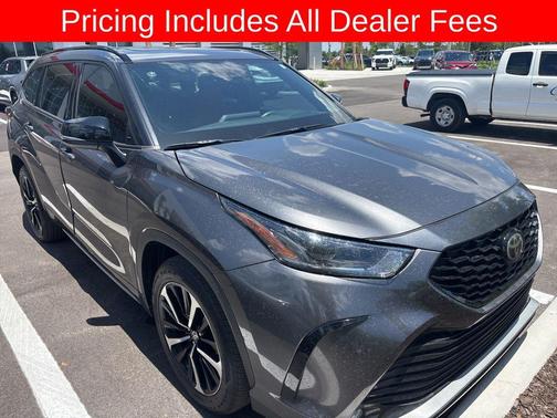 Magnetic Gray Metallic 2022 Toyota Highlander XSE