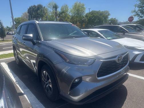 Heavy Metal 2026 Toyota Highlander Hybrid XLE