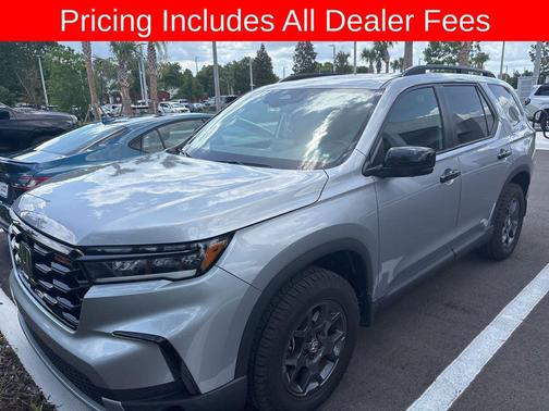Lunar Silver Metallic 2025 Honda Pilot TrailSport
