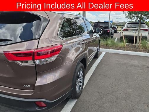 Toasted Walnut Pearl 2019 Toyota Highlander XLE