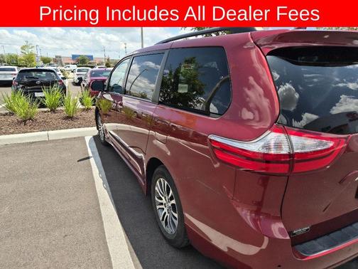 Salsa Red Pearl 2019 Toyota Sienna XLE