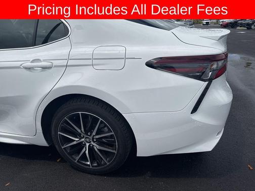Ice Cap 2024 Toyota Camry SE