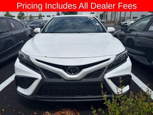 Ice Cap 2024 Toyota Camry SE