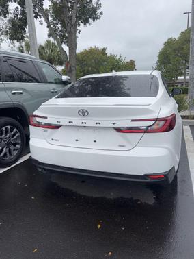 Ice Cap 2025 Toyota Camry SE