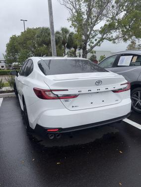 Ice Cap 2025 Toyota Camry SE