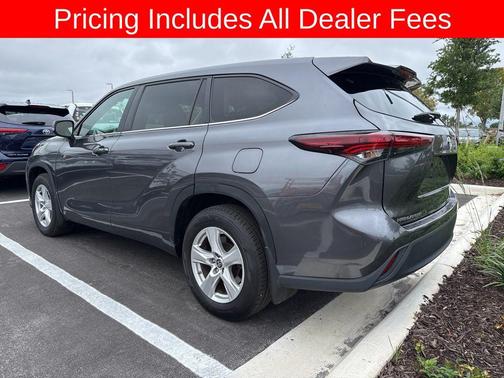 Magnetic Gray Metallic 2024 Toyota Highlander LE