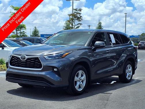 Magnetic Gray Metallic 2024 Toyota Highlander LE