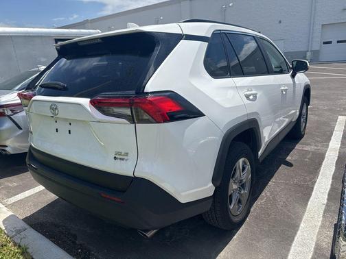 Wind Chill Pearl 2025 Toyota RAV4 Hybrid XLE