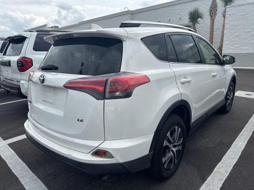 Super White 2018 Toyota RAV4 LE