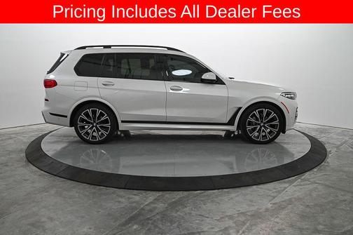 Mineral White Metallic 2022 BMW X7 xDrive40i