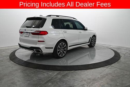 Mineral White Metallic 2022 BMW X7 xDrive40i