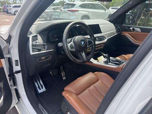 Mineral White Metallic 2022 BMW X7 xDrive40i