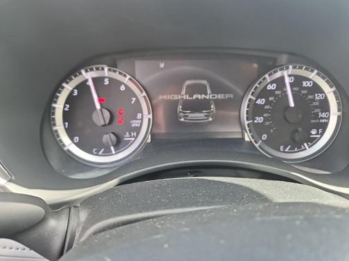 Celestial Silver Metallic 2023 Toyota Highlander XLE