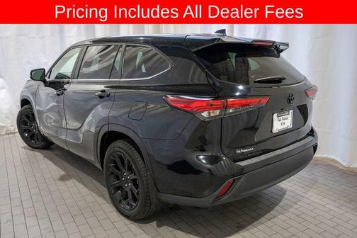Midnight Black Metallic 2023 Toyota Highlander LE