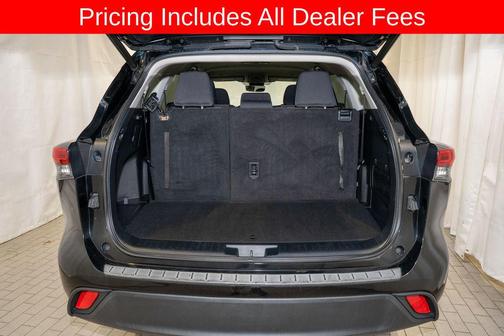 Midnight Black Metallic 2023 Toyota Highlander LE