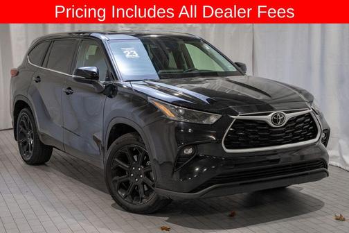 Midnight Black Metallic 2023 Toyota Highlander LE